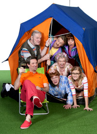Bild: Bild på ensemblen i en tält öppning